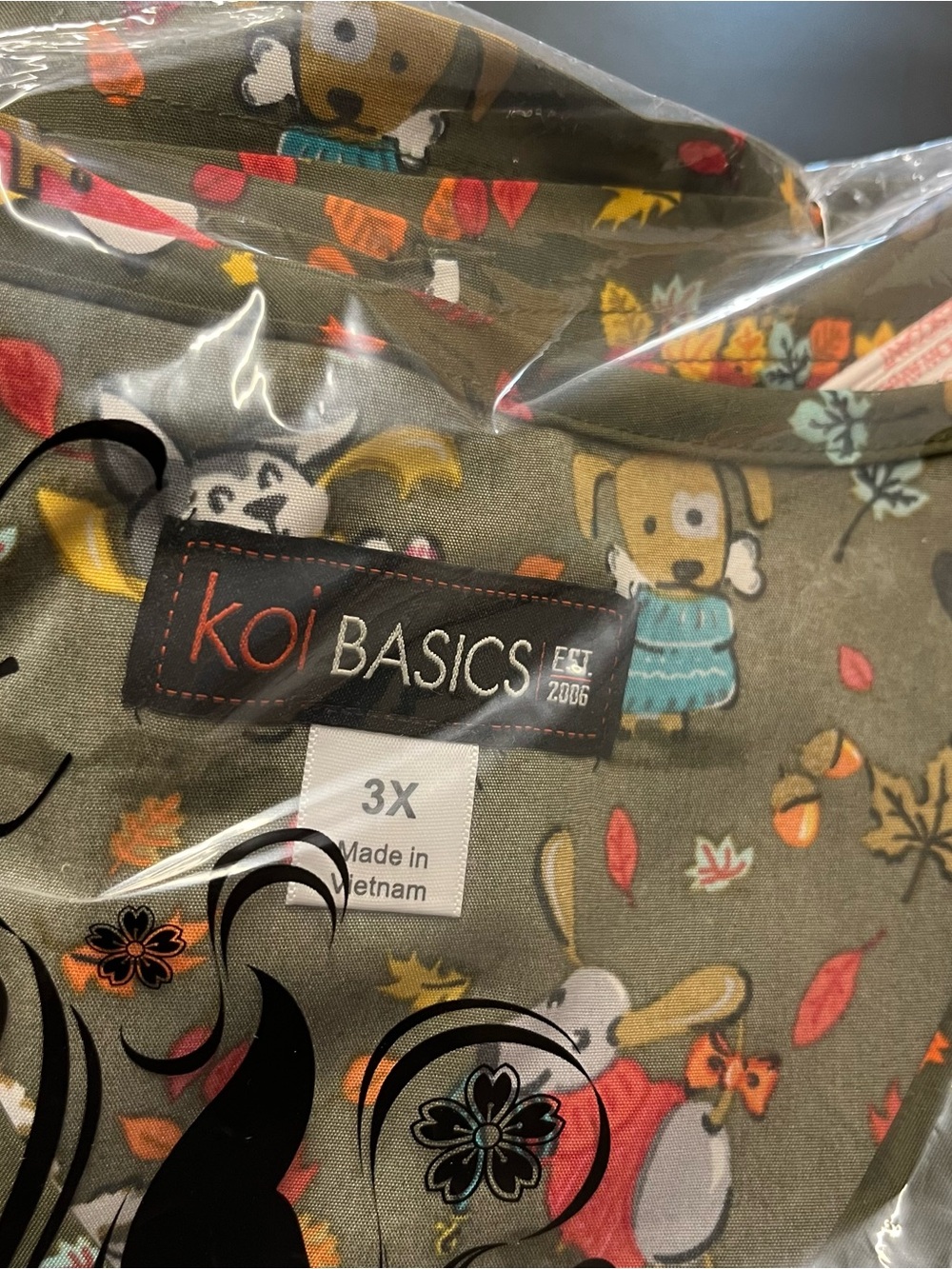 NWT Koi Olive Green Fall Dog Print Short Sleeve Scrub Top Multi Sizes - Picture 7 of 9